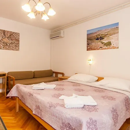 Apartman Grosses Mit 3 Klimas, Wifi, Bbq, Parkplatz *