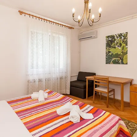 Apartman Grosses Mit 3 Klimas, Wifi, Bbq, Parkplatz *