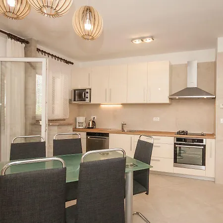 Apartman Grosses Mit 3 Klimas, Wifi, Bbq, Parkplatz